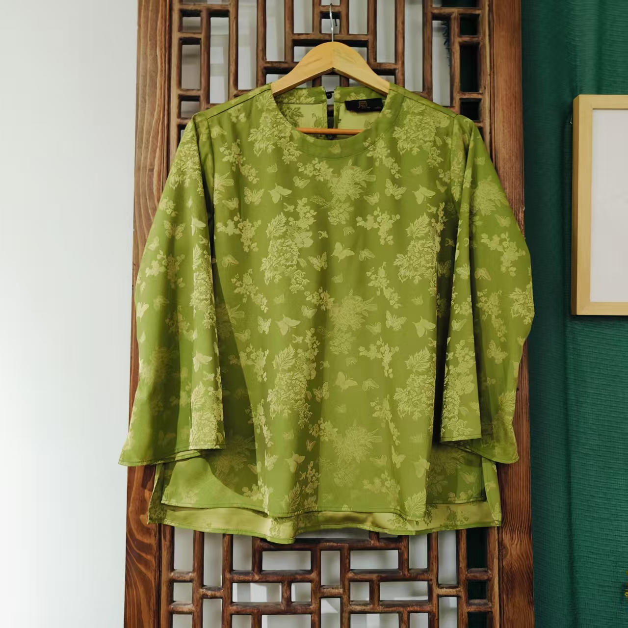 （SY5414）凤徕兮高级私人定制芥末绿底黄花前短后长圆领上衣