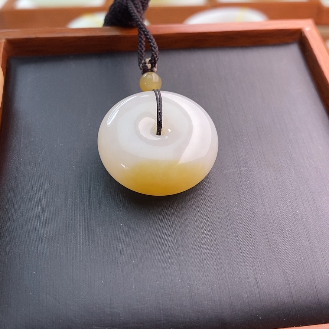 和田玉（糖玉）未镶嵌颈饰