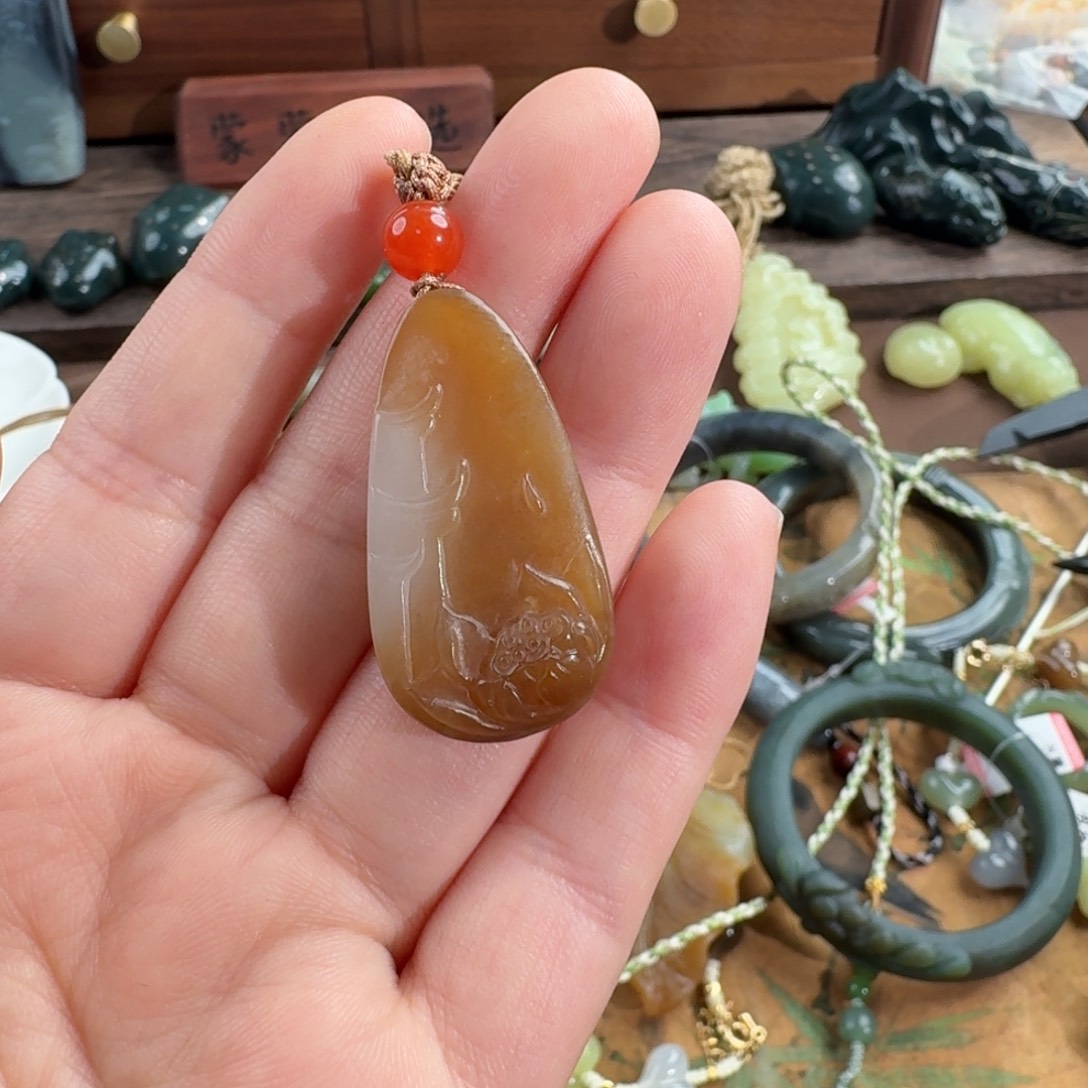 和田玉未镶嵌颈饰