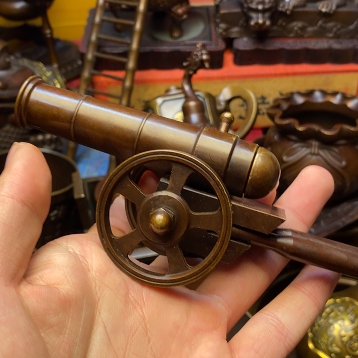 铜器摆件做工精良