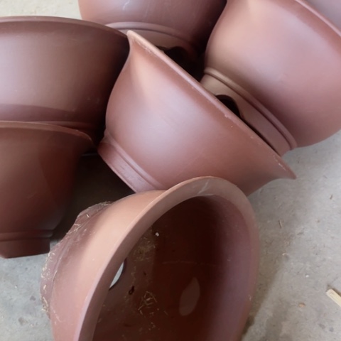 紫砂花盆100-7。      24-12