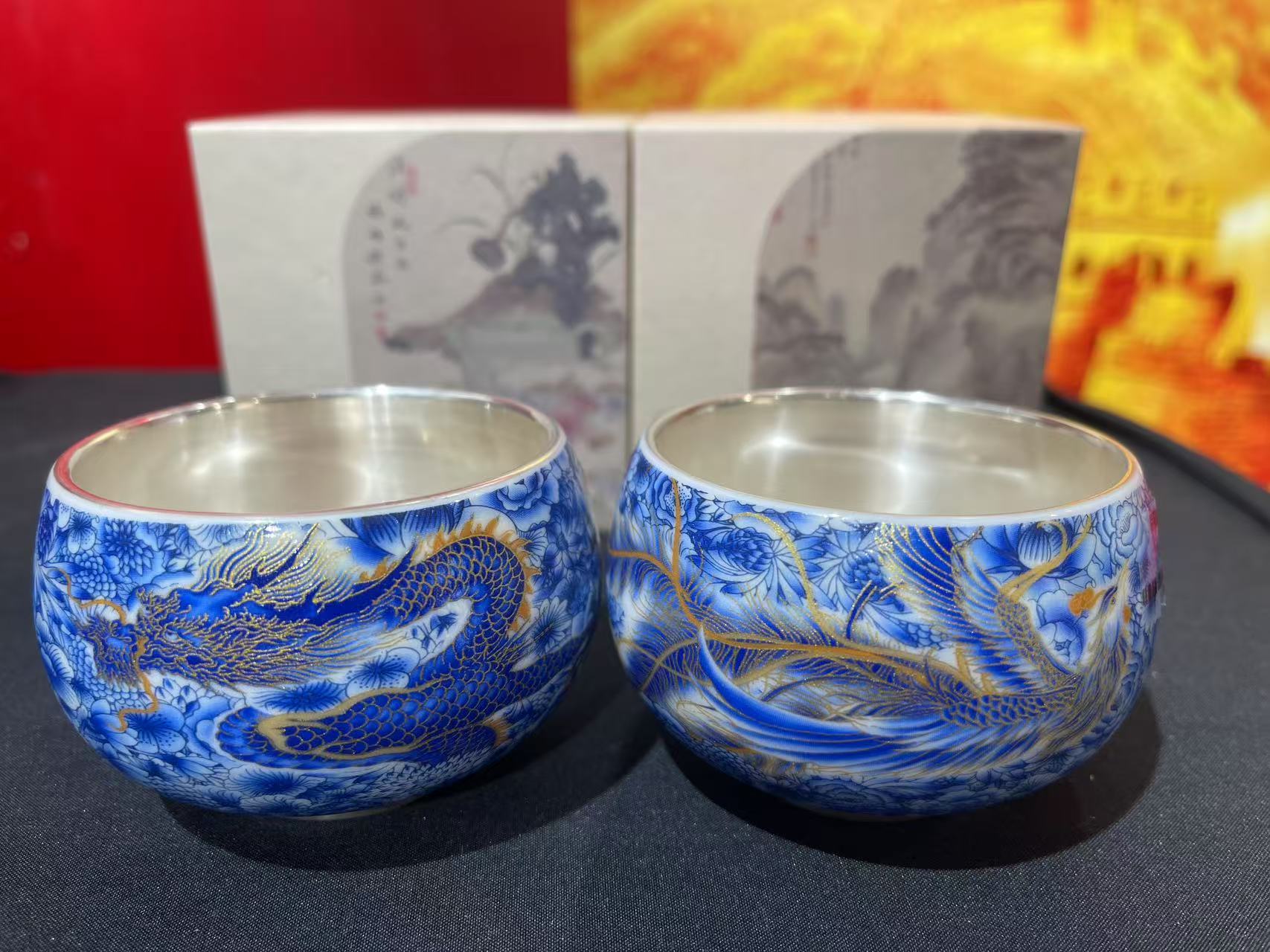 青花鎏银【龙凤对杯*乾鑫堂制》罗汉杯+纸盒小号彩印礼盒2个-2321