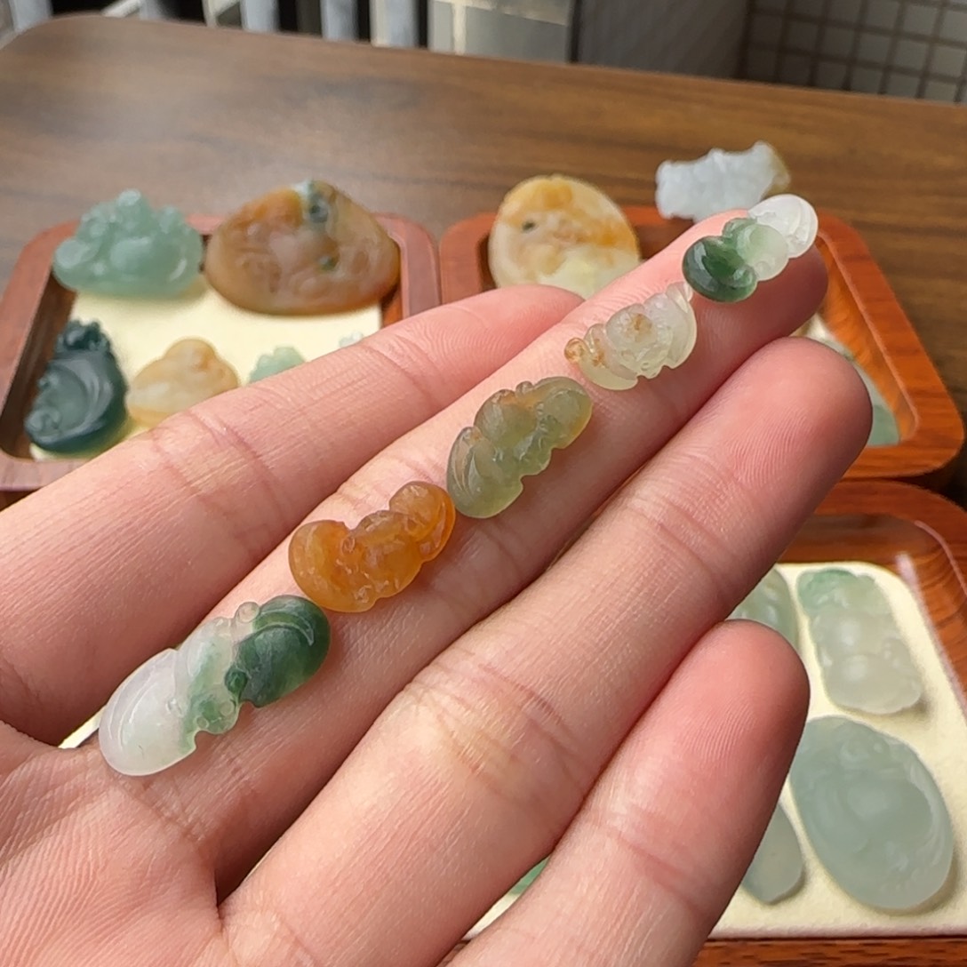 定制翡翠未镶嵌蝙蝠