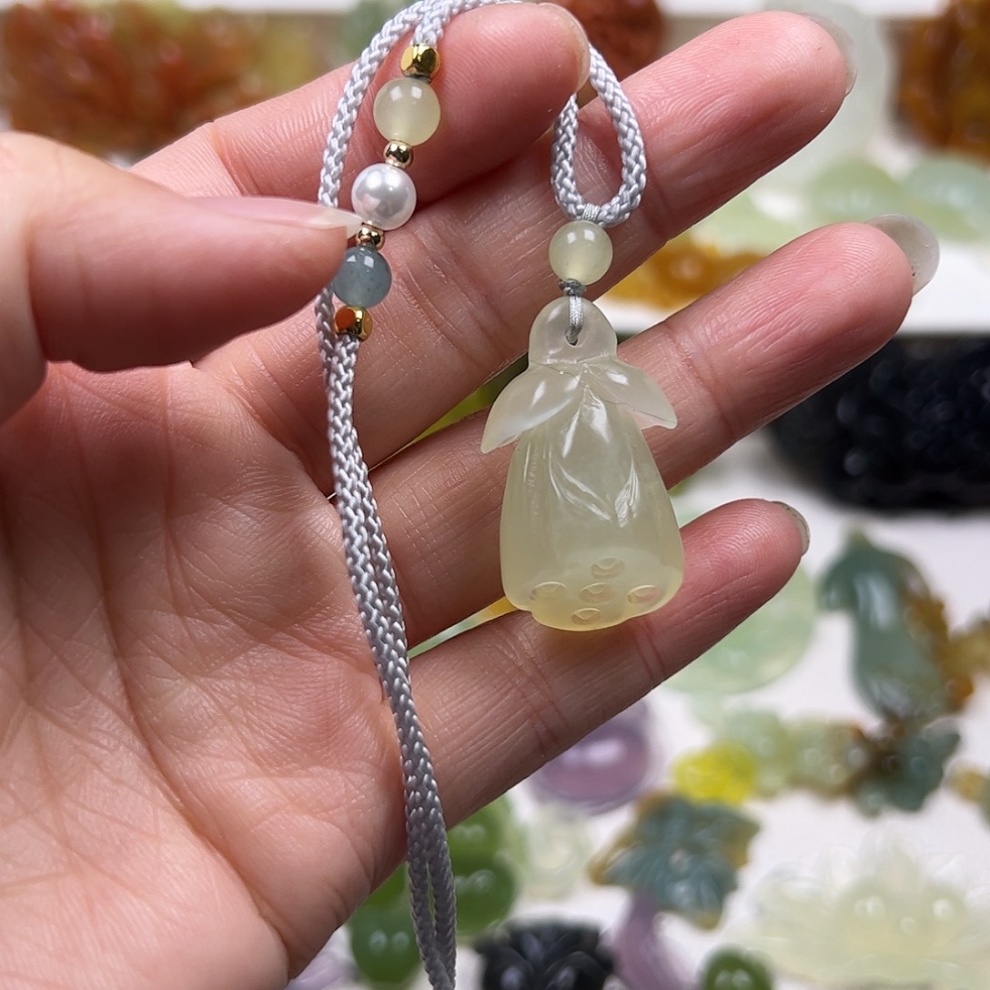 蛇纹石玉未镶嵌颈饰