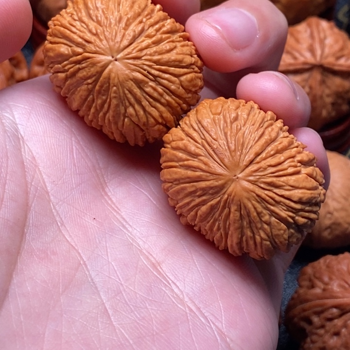 文玩核桃吊坠猴头