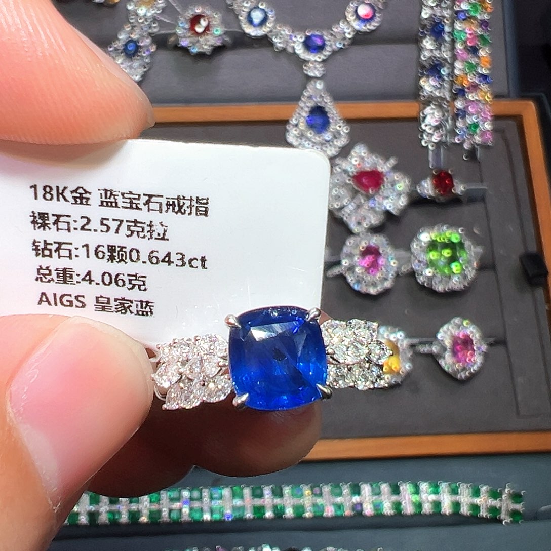 戒指18K金镶嵌蓝宝石