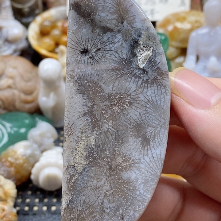 石英质玉颈饰未镶嵌有瑕
