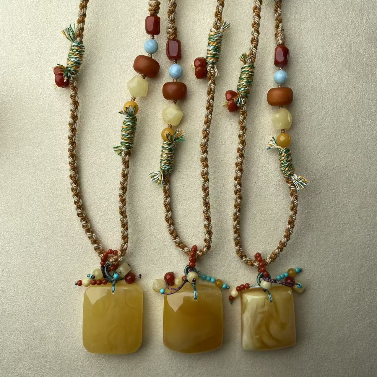 原矿俄料蜜蜡平安无事牌吊坠锁骨链多样性发其一W001