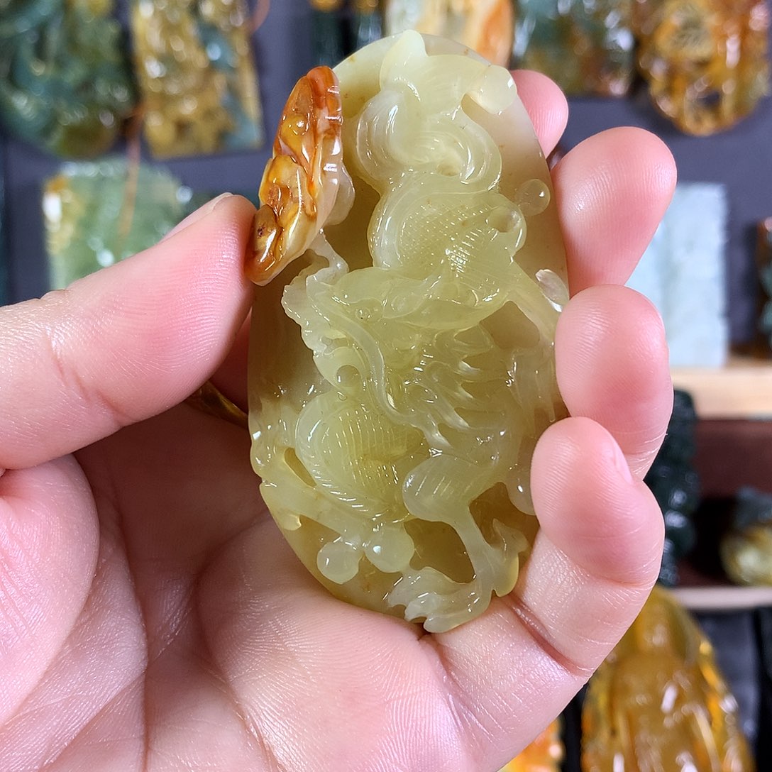 岫玉未镶嵌吊坠(赠链)