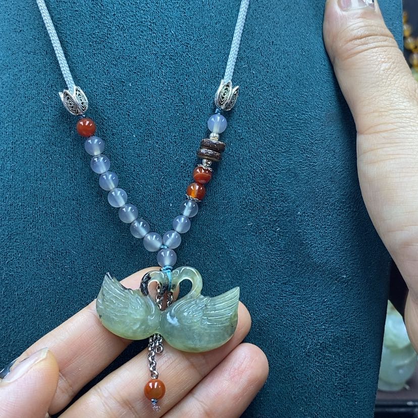 【闪购商品】蛇纹石玉未镶嵌吊坠