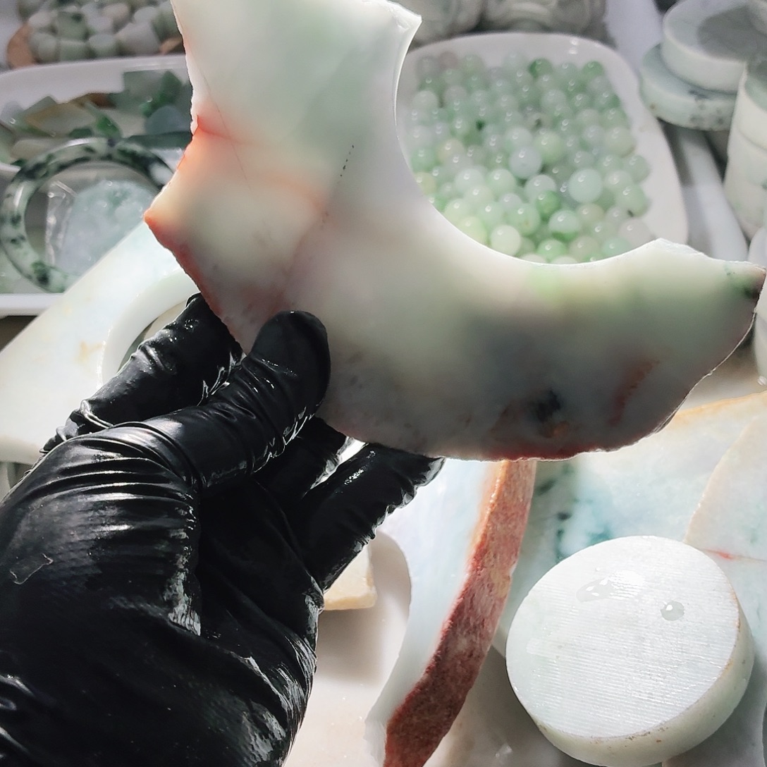 翡翠未镶嵌颈饰边角料