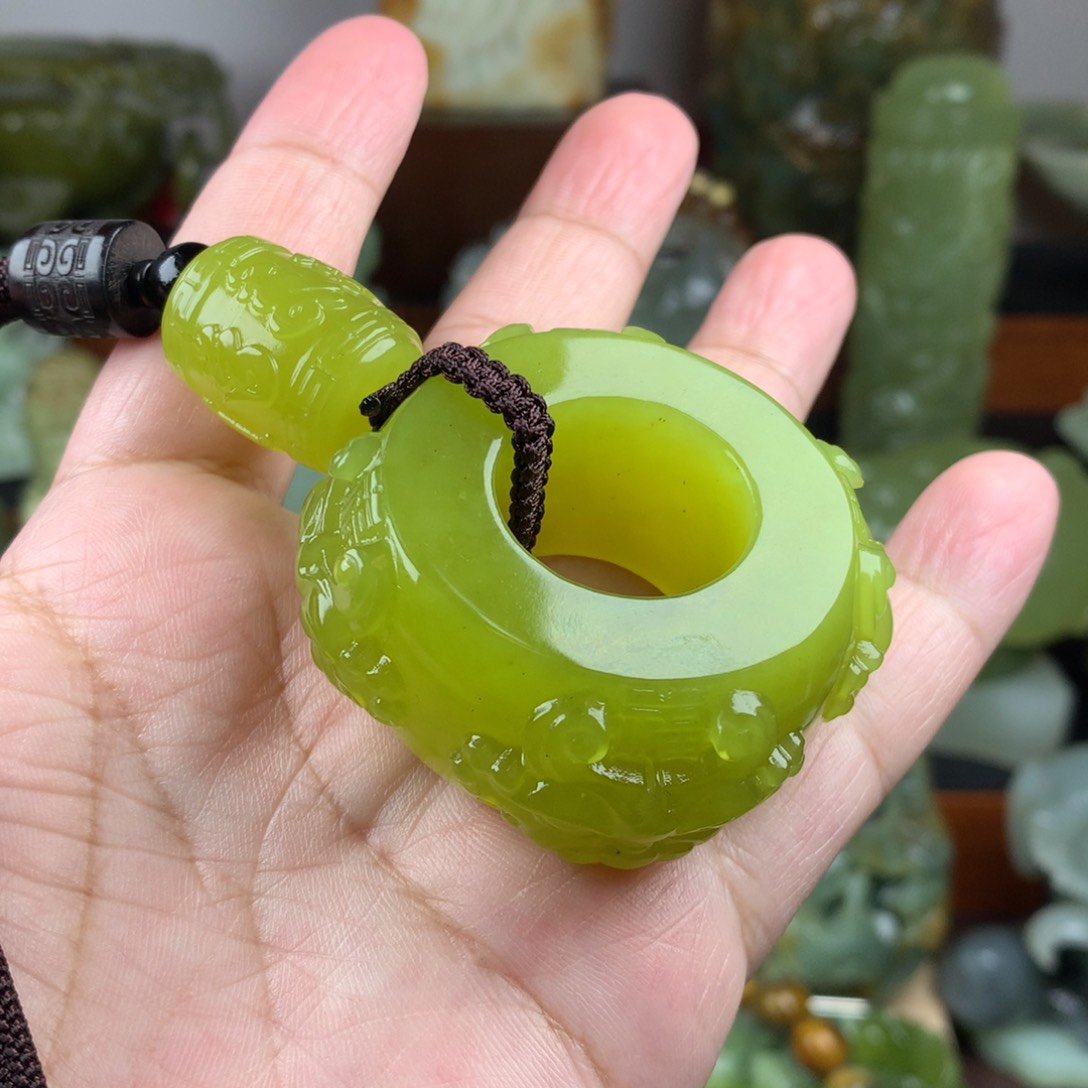 岫玉未镶嵌手把件