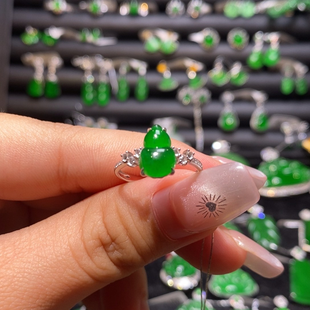 翡翠戒指18K金镶嵌天然翡翠