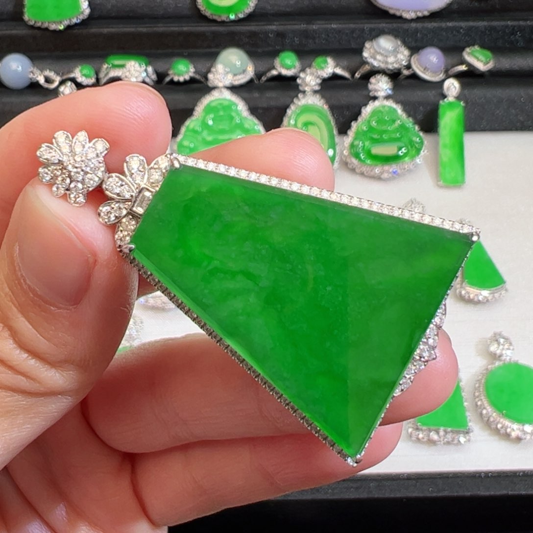 翡翠吊坠(不含链)18K金镶嵌