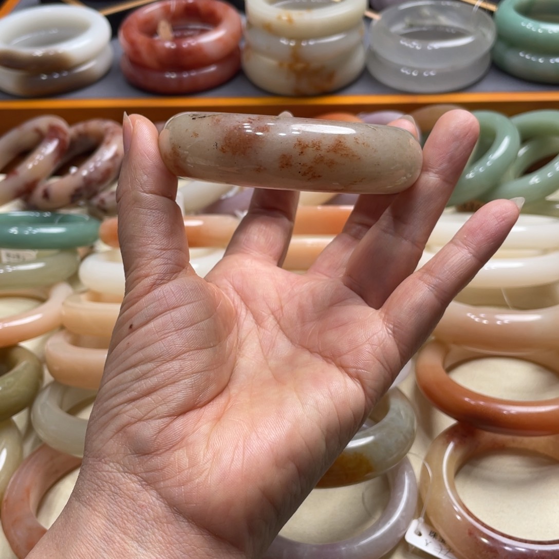 未镶嵌手镯石英岩玉晴***山