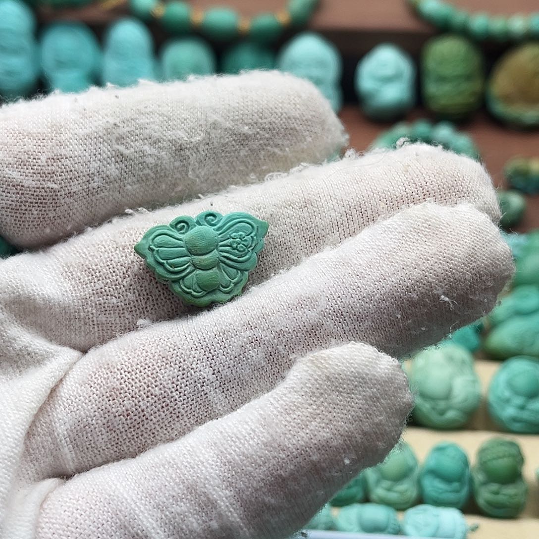 绿松石未镶嵌颈饰