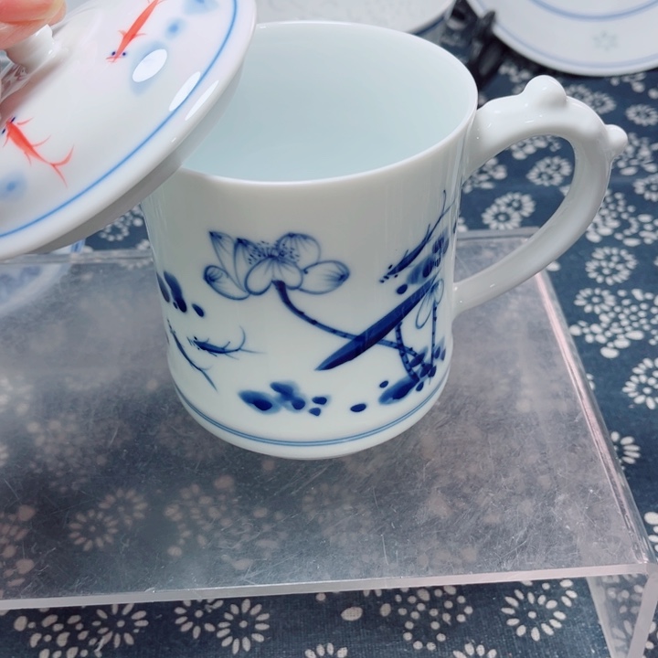 青花玲珑手绘荷花办公杯