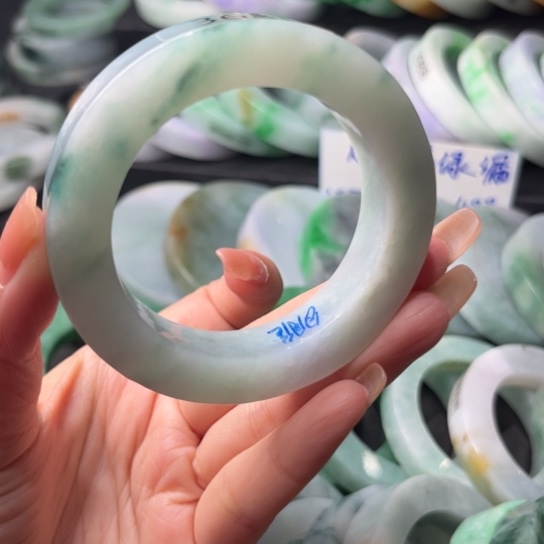 定制翡翠未镶嵌翡翠手镯