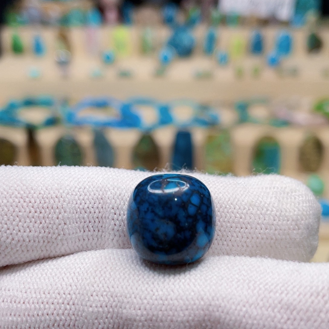 绿松石未镶嵌颈饰