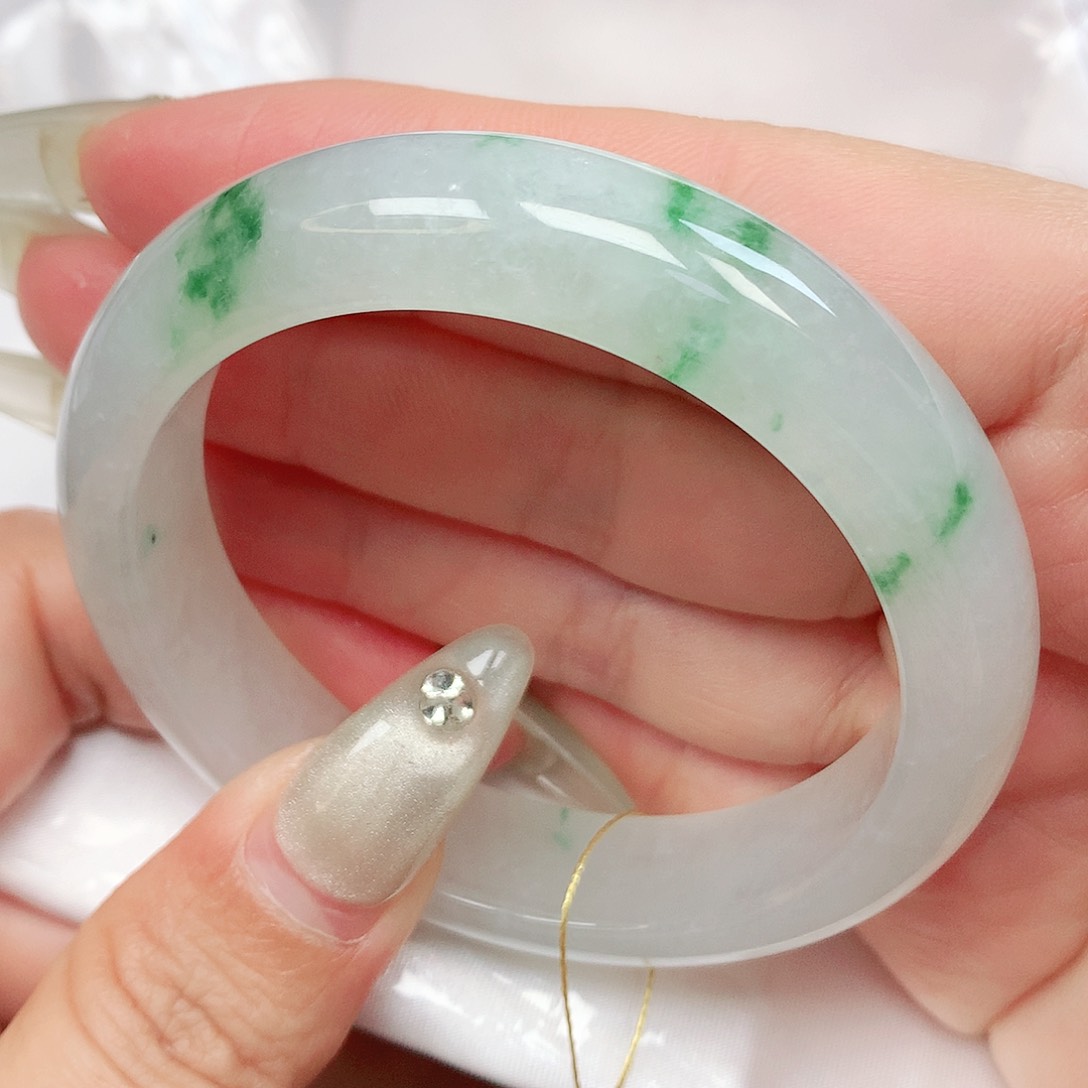 翡翠手镯未镶嵌抖音715