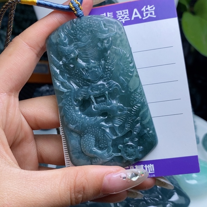 【闪购商品】翡翠未镶嵌颈饰…………