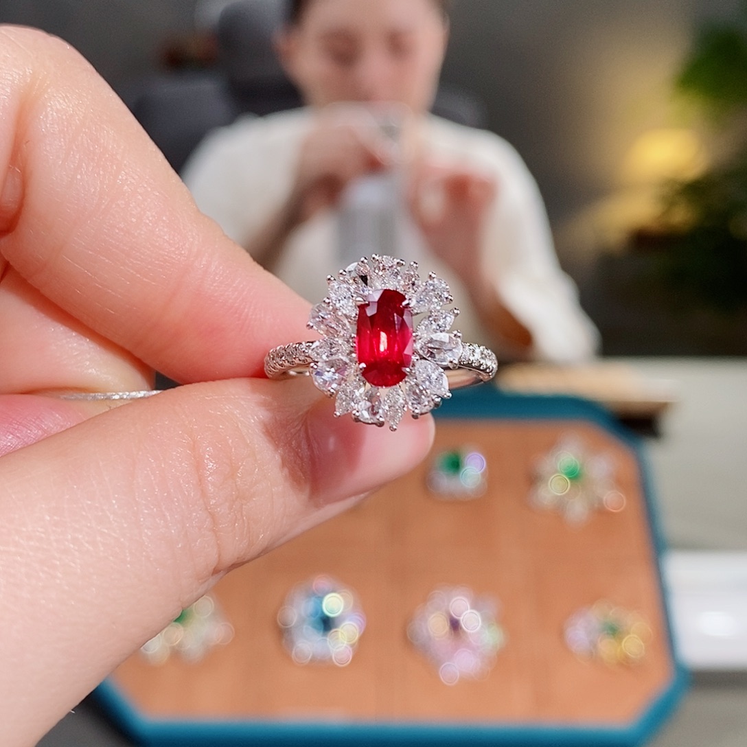 18K金镶嵌戒指红宝石1.12ct无烧鸽血红吉尔德