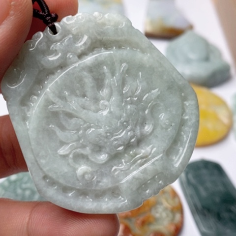 翡翠颈饰未镶嵌翡翠