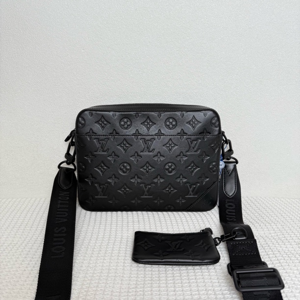 99新 LouisVuitton/路易威登 5854/闲置品芯片款黑色全皮压纹单肩