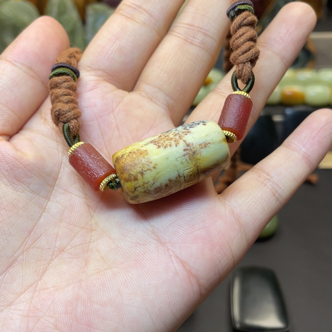 岫岩河磨玉（透闪石质玉）颈饰未镶嵌