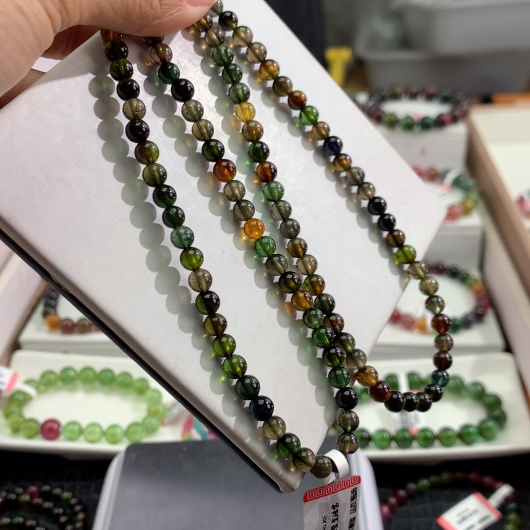 碧玺手链未镶嵌     5.4mm。