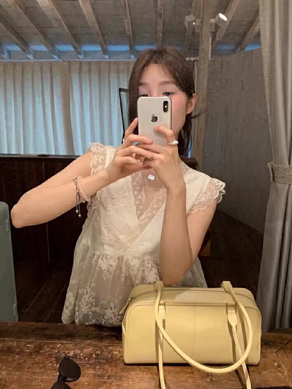 【张开心】韩国太古里原版～法式V领性感蕾丝边吊带背心宽松显瘦小衫