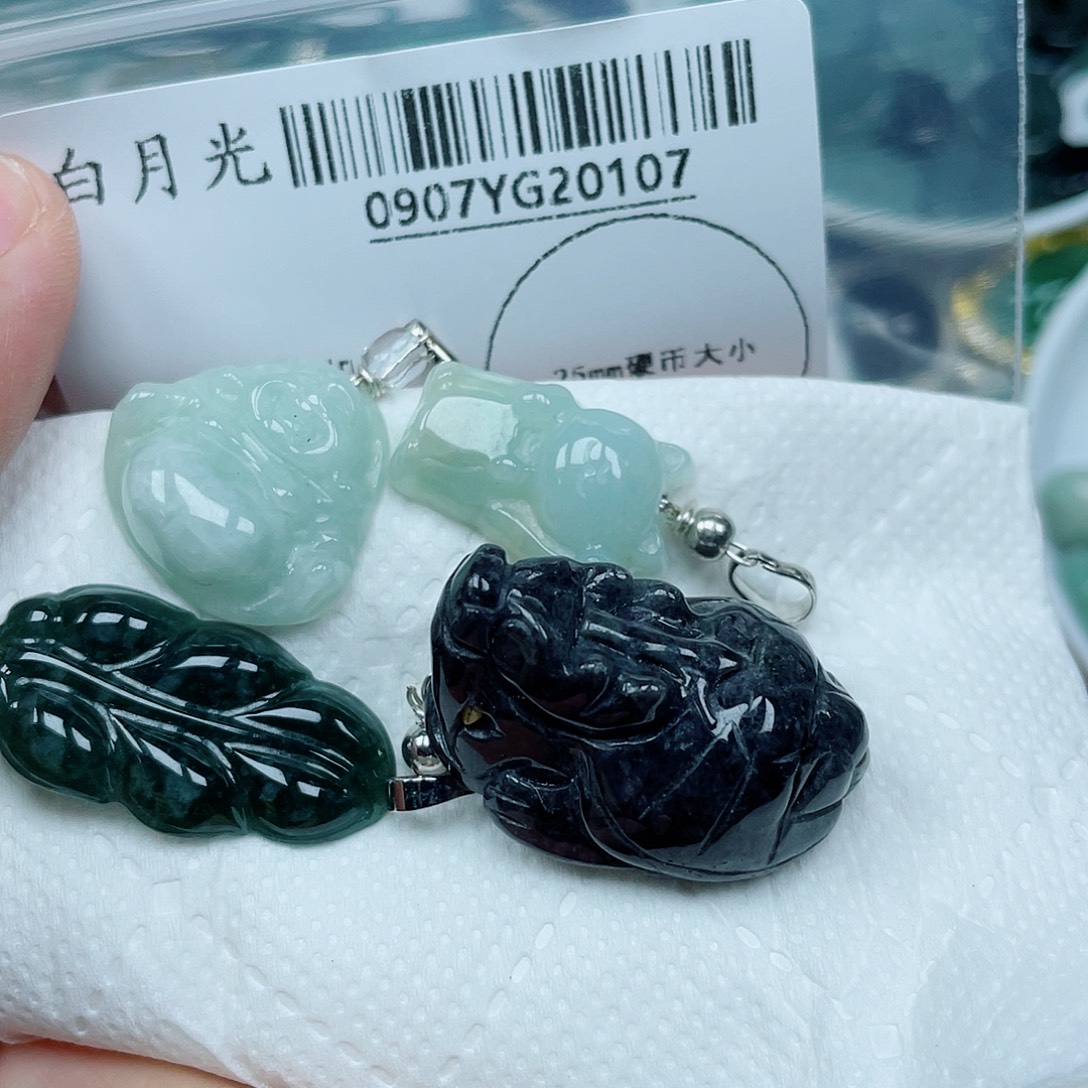 吊坠(不含链)未镶嵌翡翠