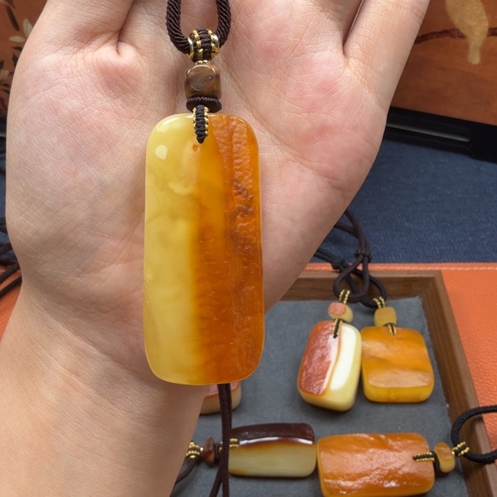 蜜蜡未镶嵌吊坠(赠链)