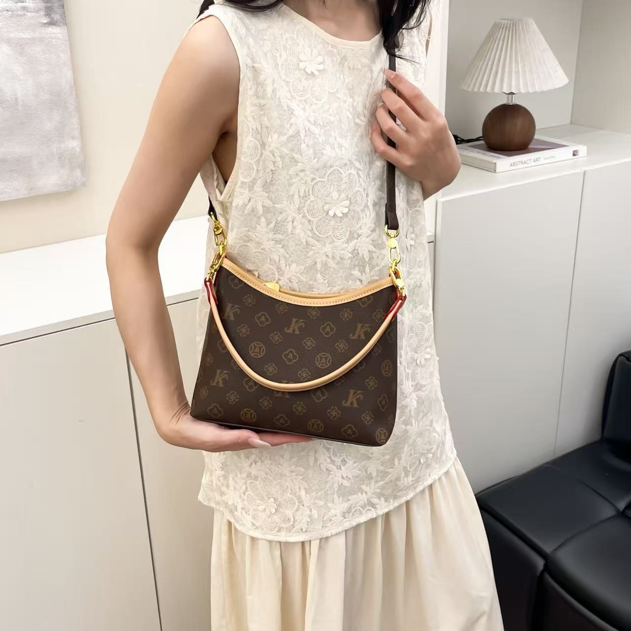 2025秋季轻奢复古女士经典单肩斜挎包-8229