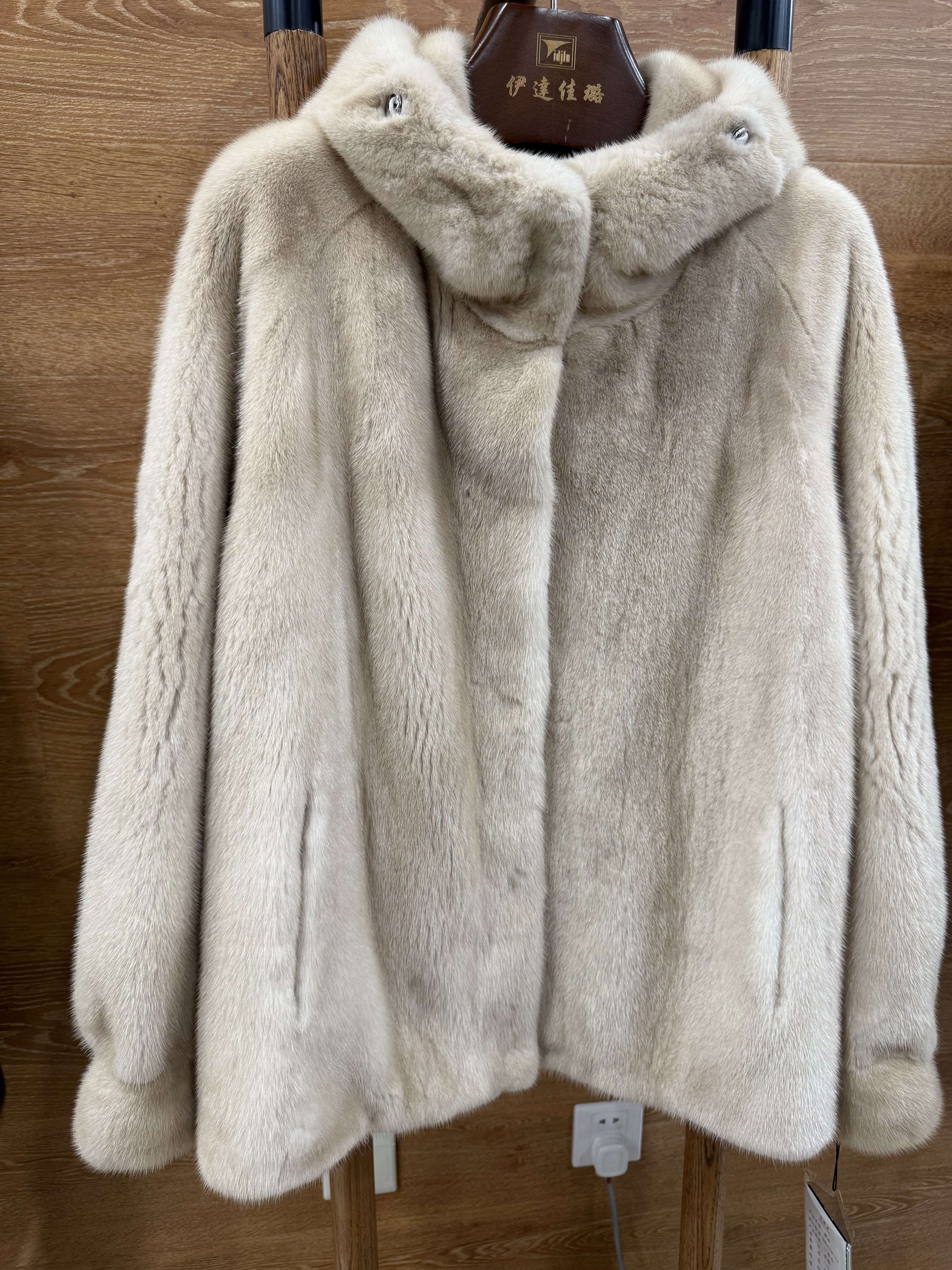 本白色水貂短款防风帽静版时尚百搭外套