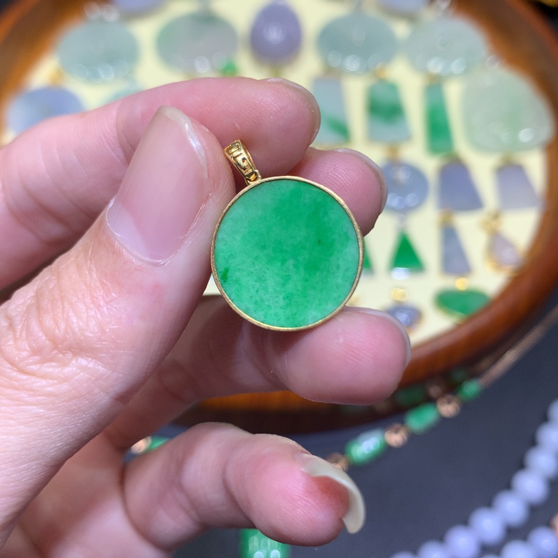 翡翠吊坠(不含链)18K金镶嵌