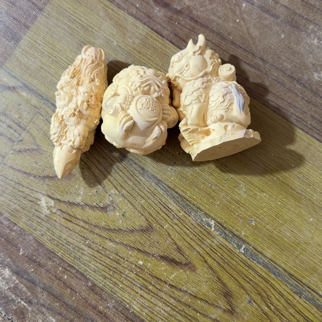 沁***龙黄杨木大叶黄杨木手把件3个有瑕