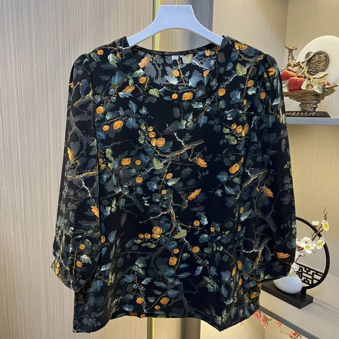 圆领黑底柿柿如意长袖百搭气质时尚小衫     1825