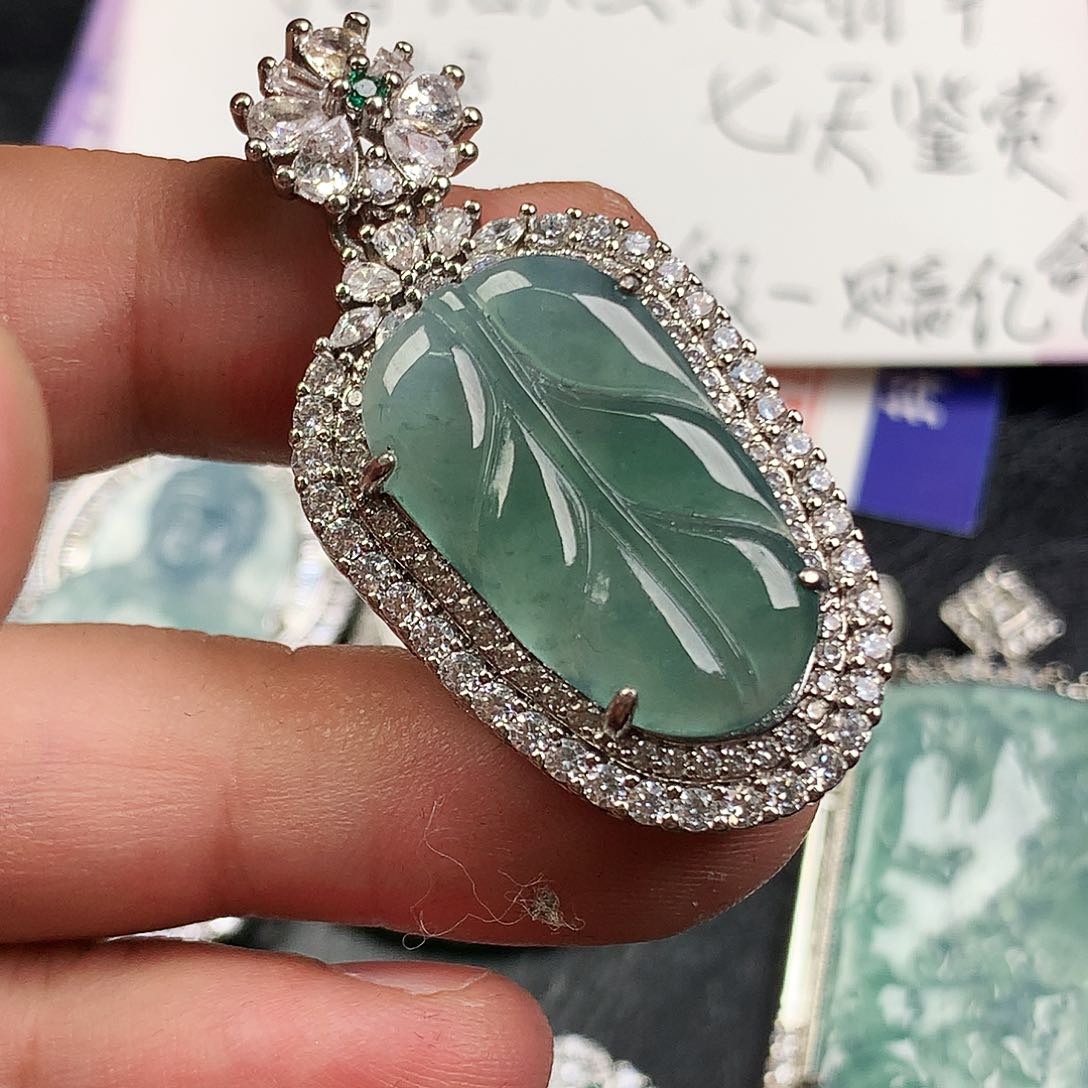 翡翠未镶嵌颈饰叶子