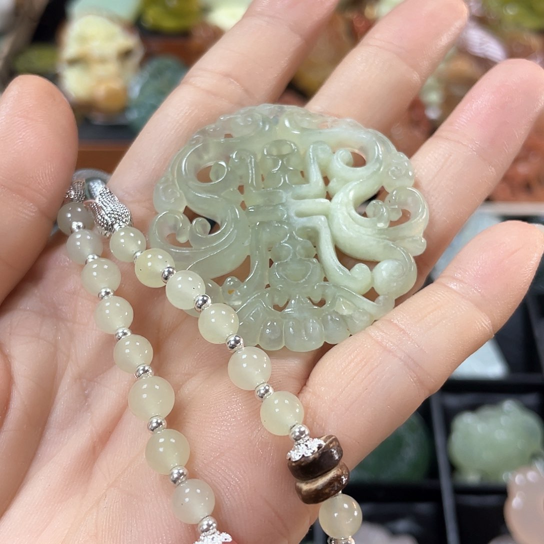 蛇纹石玉颈饰未镶嵌