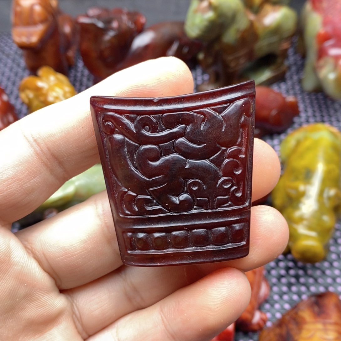 蛇纹石玉颈饰未镶嵌