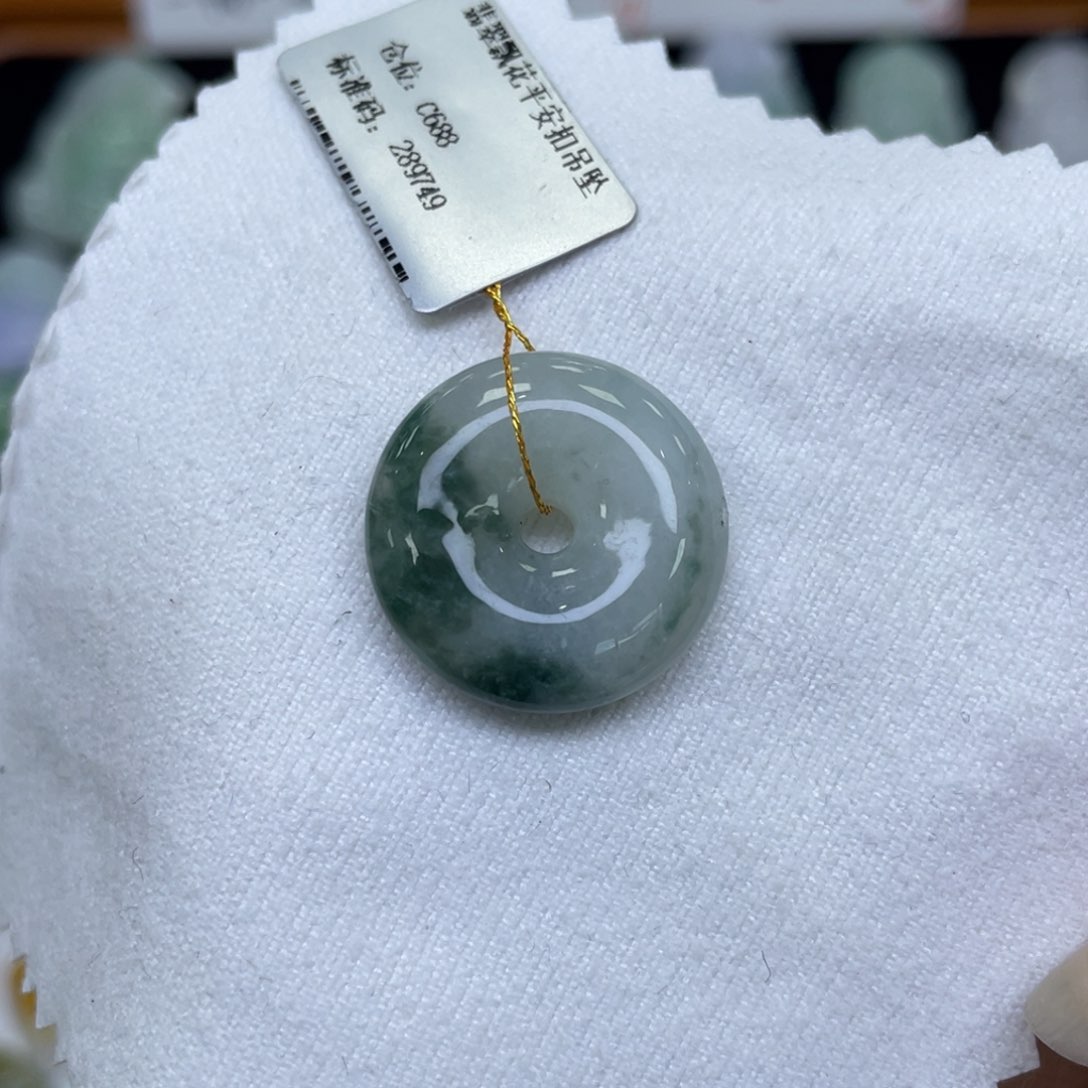 颈饰未镶嵌翡翠平安扣