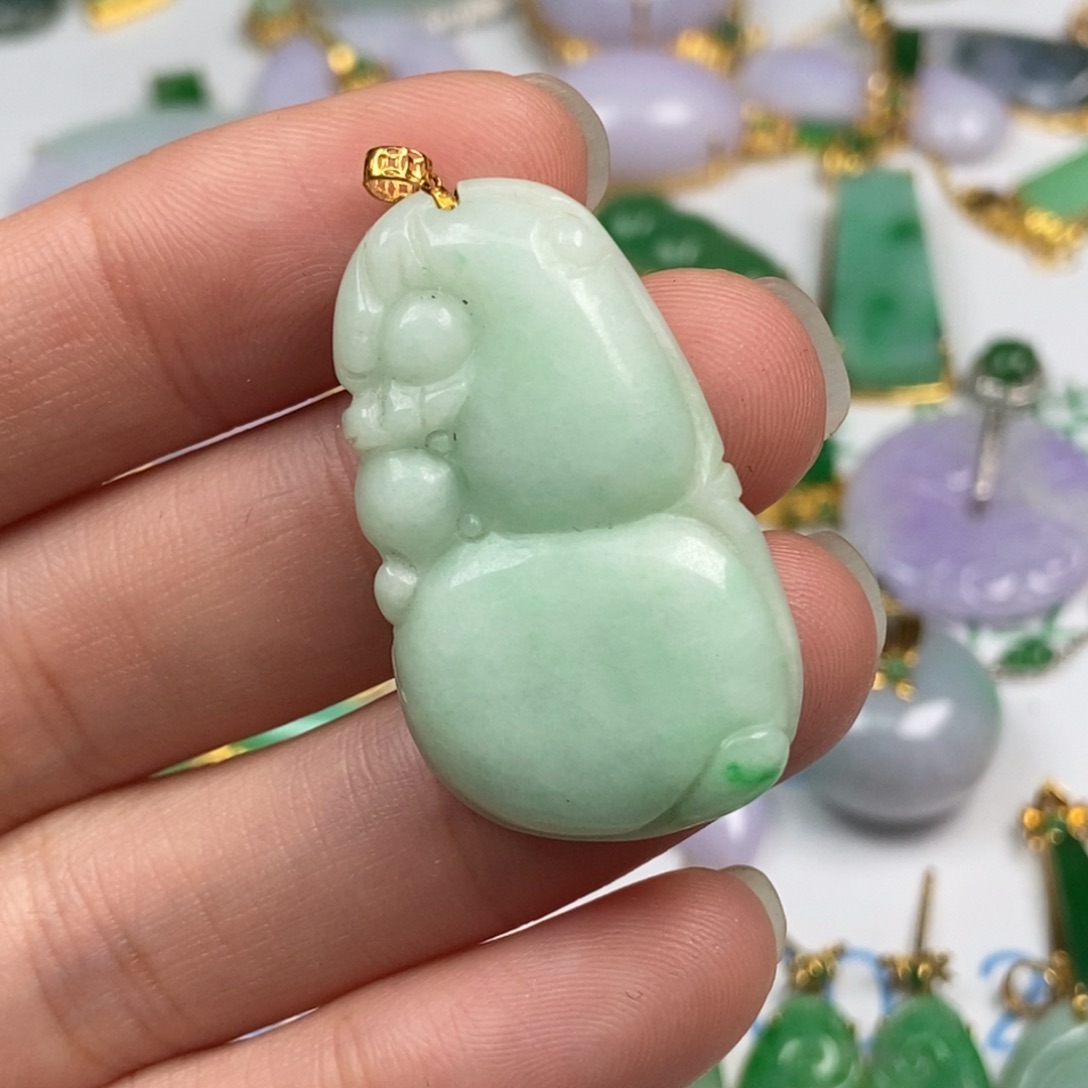 用***1翡翠未镶嵌颈饰翡翠 