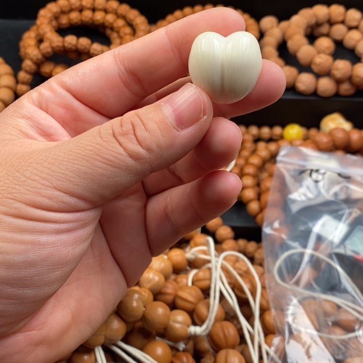 飞***飞象牙果单颗屁屁爱心