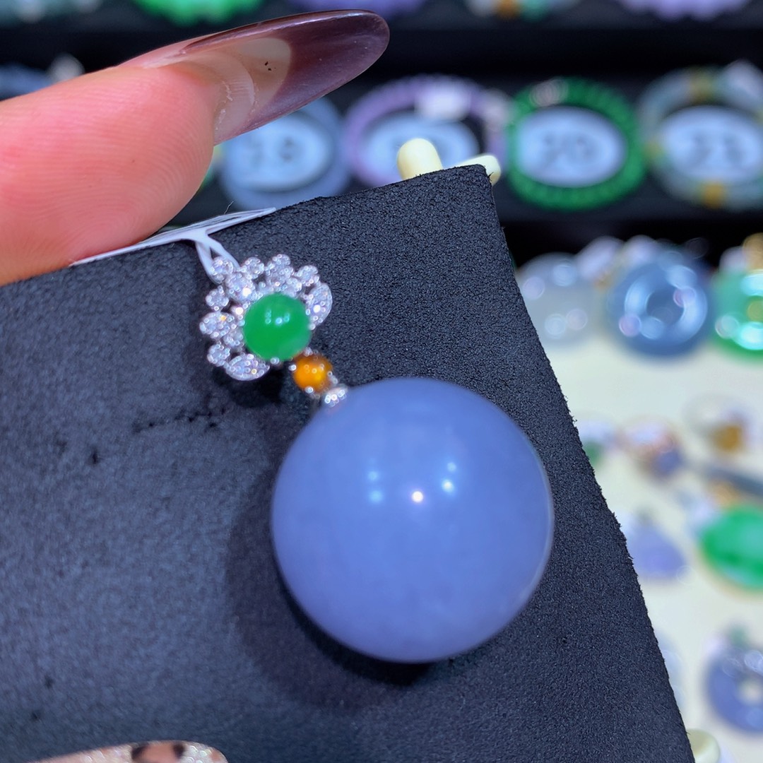 翡翠18K金镶嵌颈饰18+