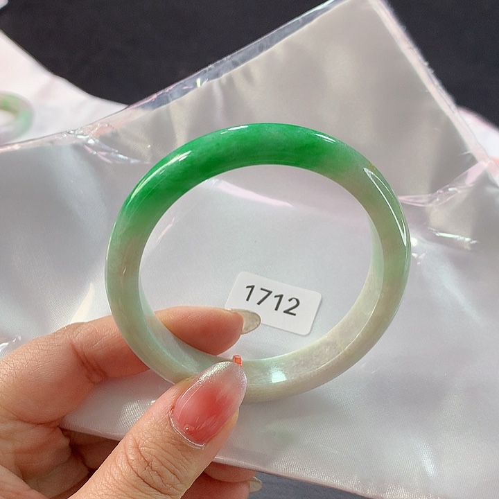 翡翠手镯未镶嵌03。