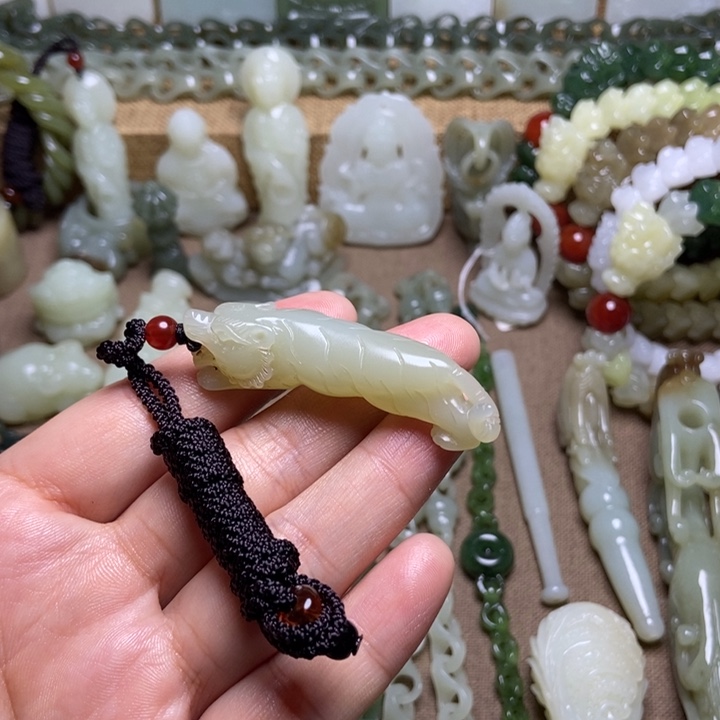 4***5和田玉未镶嵌颈饰