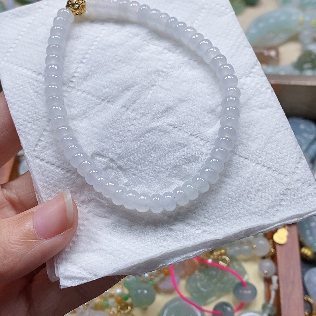 翡翠颈饰未镶嵌烦***你闪