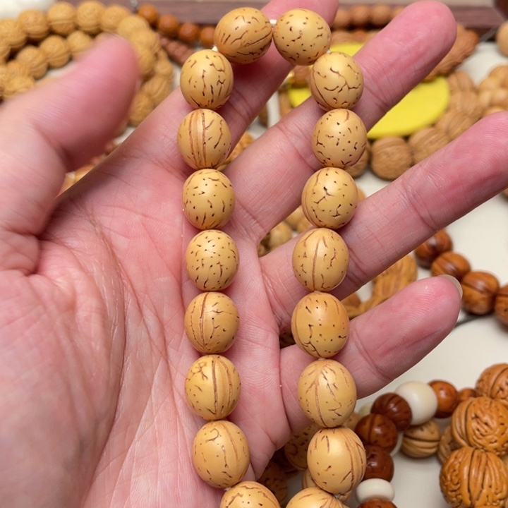 桃核手串奶油核枣珠。漏