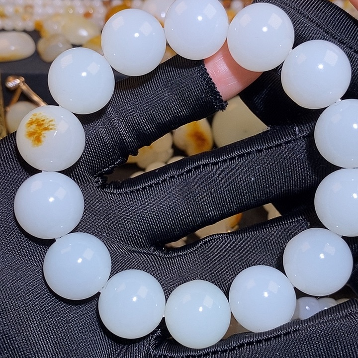 辉***哥和田玉未镶嵌手链